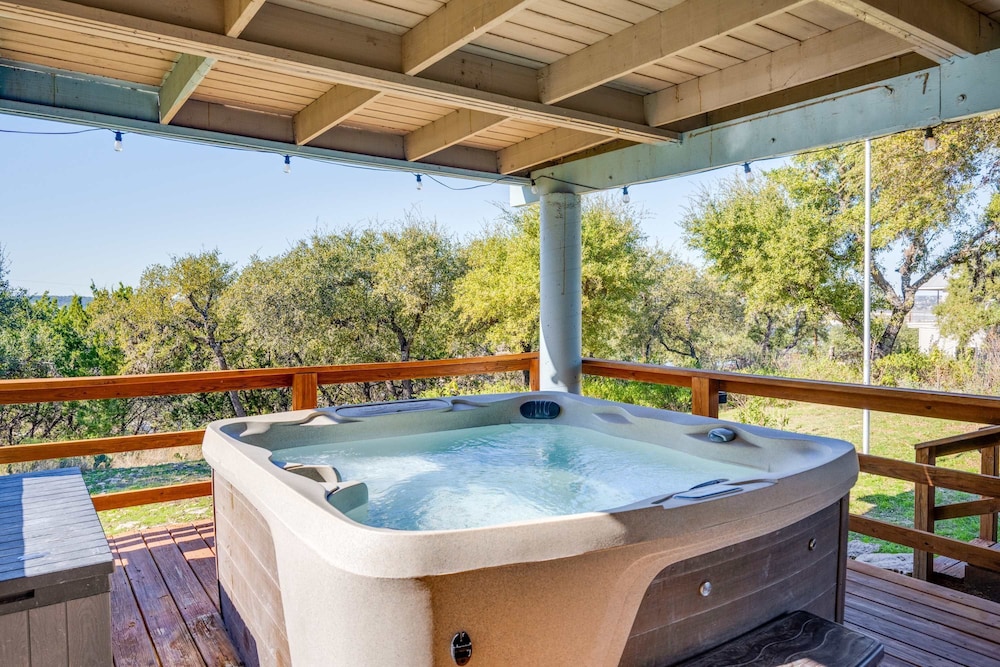 4 3 two King Beds Perfect Sunset Lake Views Pickleball Fire pit Lvl2 EV POA Pool