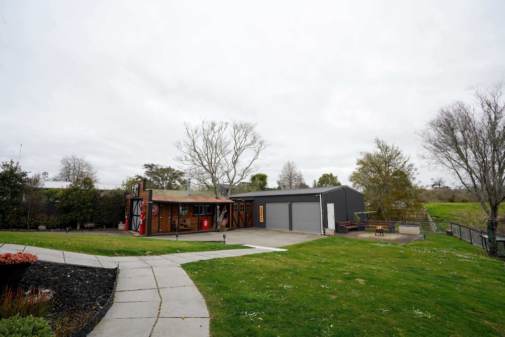 Kiwi Retreat By Aotearoa Escapes