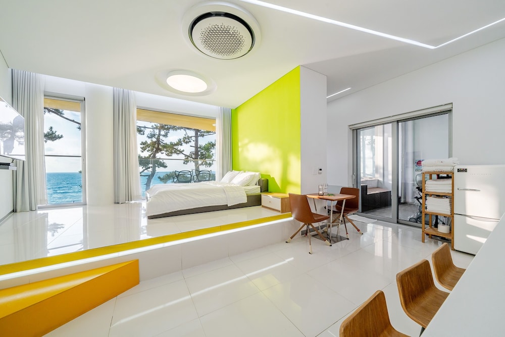 Boryeong Lavar Pool Villa