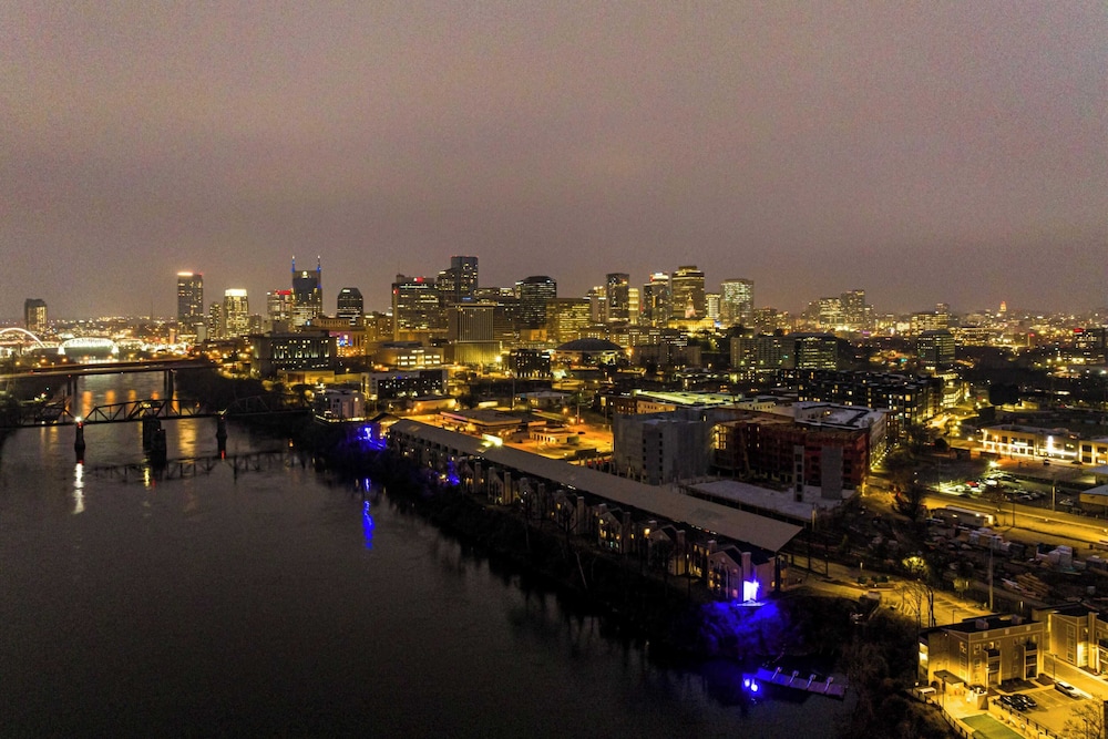 Cumberland River Views, Walk to Broadway, Downtown & Stadium Rockin' Riverfront