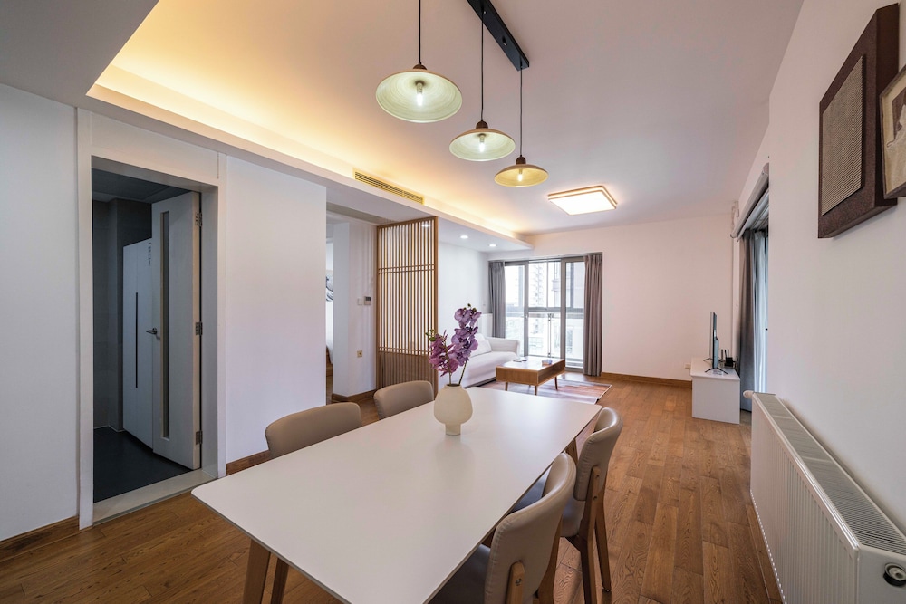 Tyms 3BR 2BA Apt Near Metro