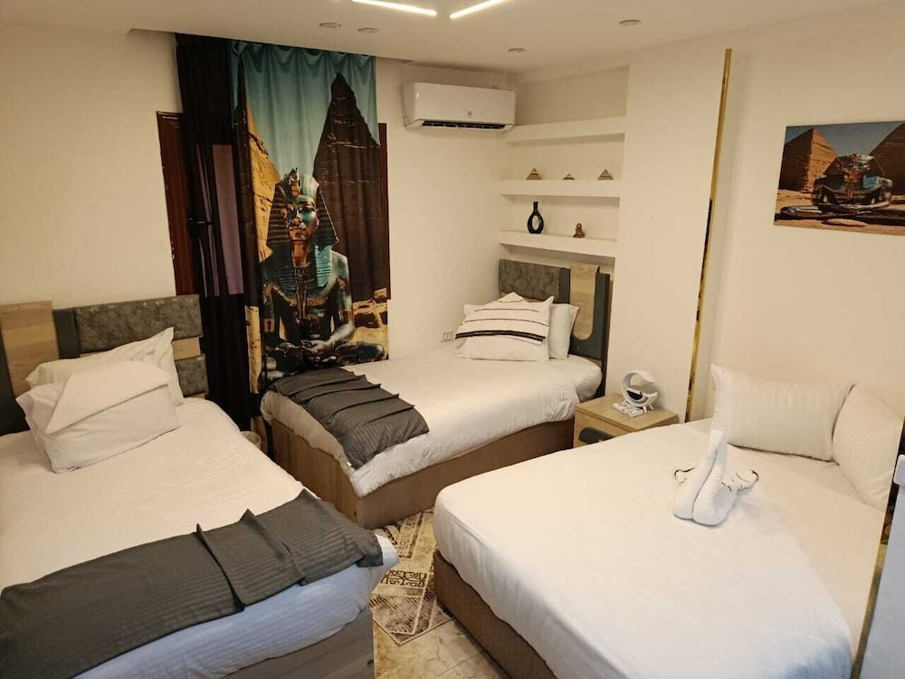 Pearl pyramids Inn