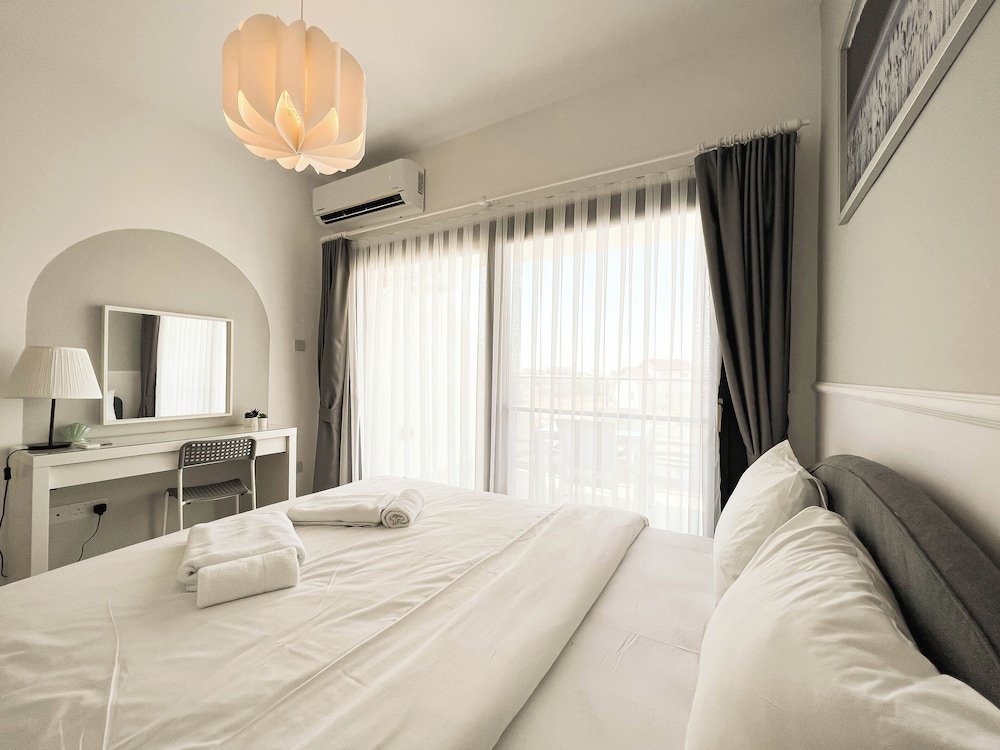 Caesar Blue Seaside Luxury Apartments
