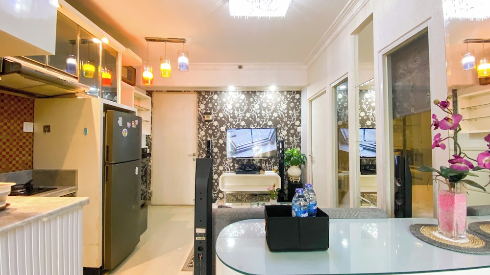 Good And Homey 1Br Apartment Mt Haryono Residence