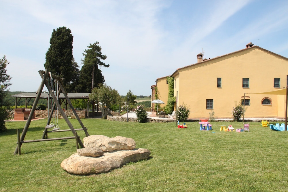 Nice Apartment in Guasticce With Pool