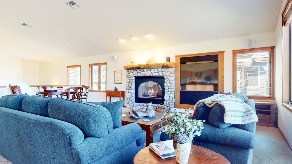 Snowcreek V #819 4 Bedroom Condo