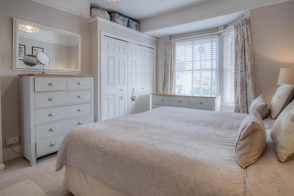 Little Glen - 3 Bedroom Holiday Home - Tenby