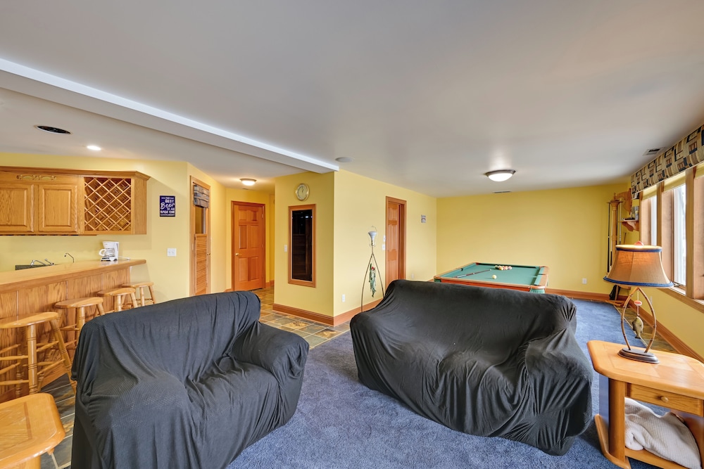 Hot Tub & Dock: Waterfront Lake Hamilton Home