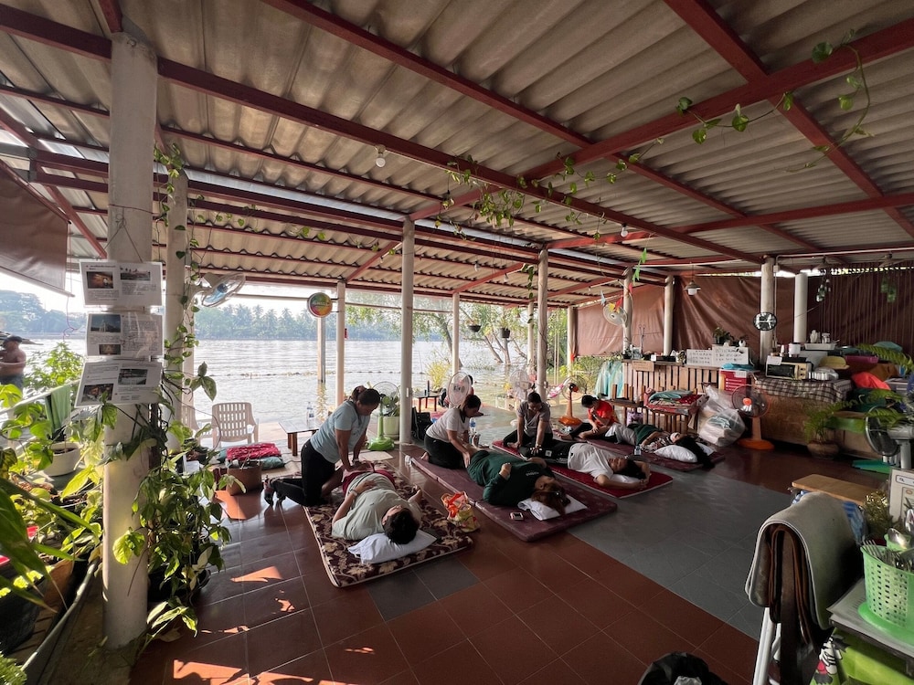 Se Sun Amphawa