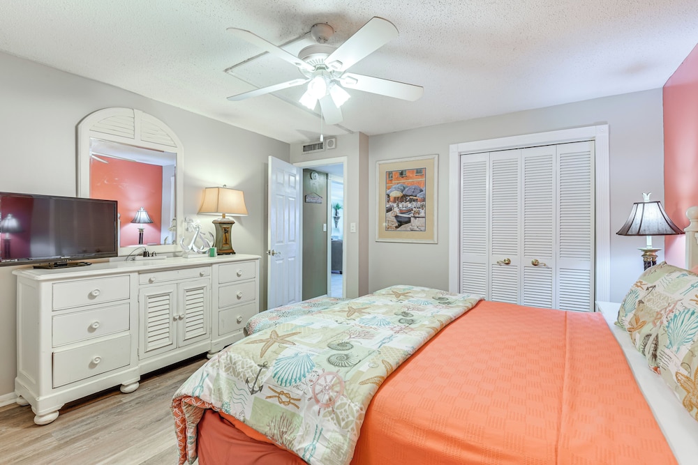 Beach & Pool Access: Regency Towers Condo in Pcb!