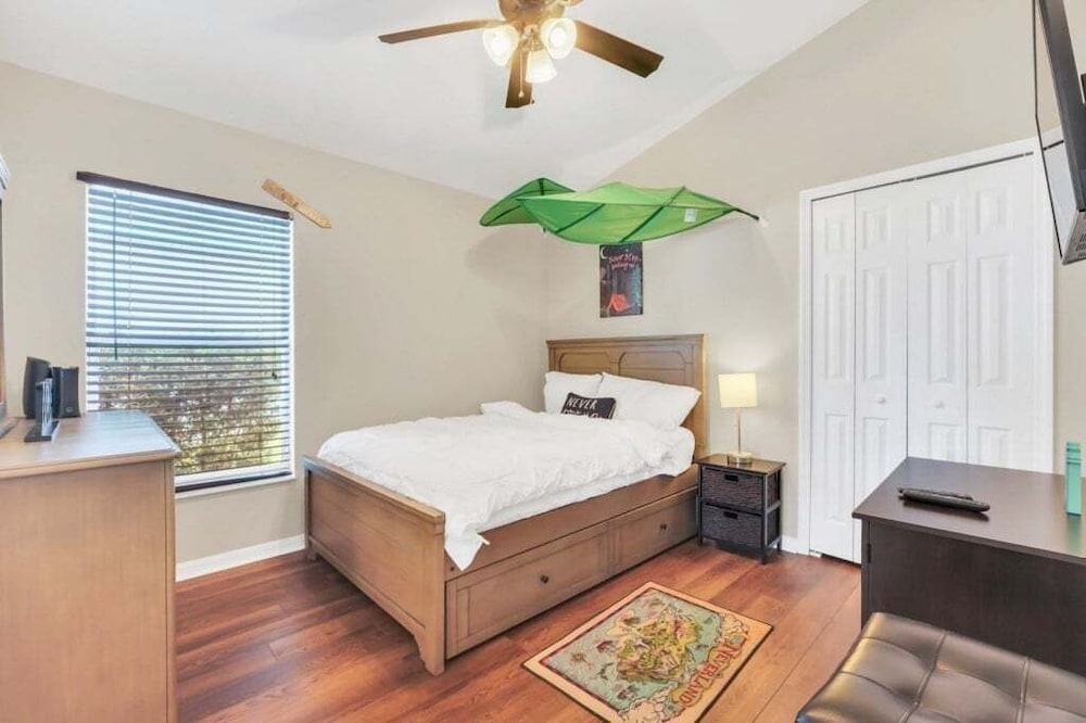 Large 4 bedroom Pool Home With Relaxing Vibes 4 Villa