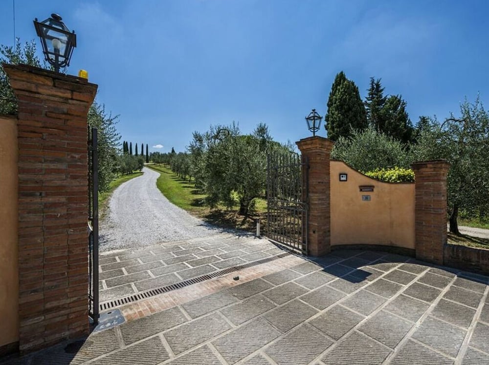Villa Miniato Comfortable Holiday Residence view 5