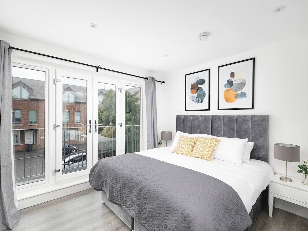 Skyvillion -vineyard Court- Enfield 1bed With Balcony view 5