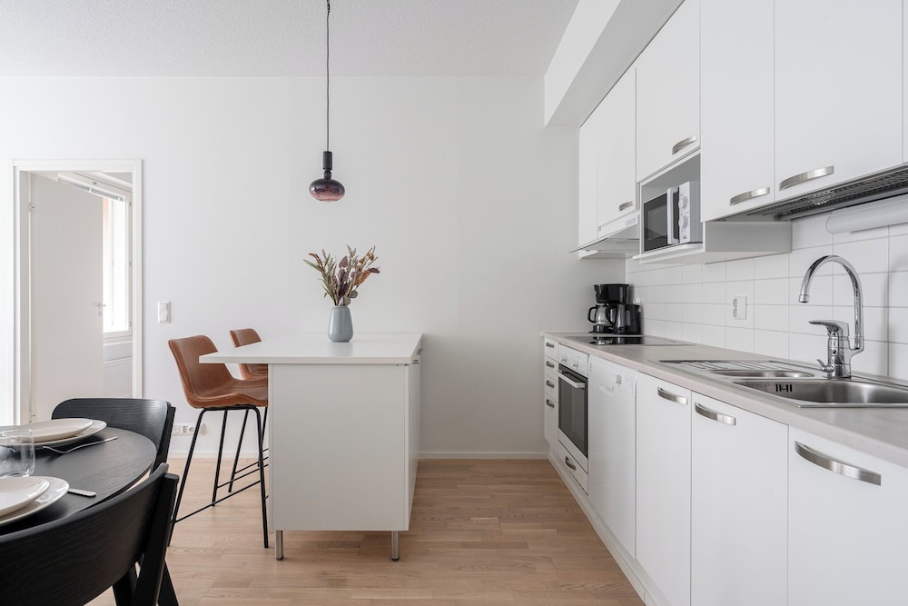 Homelike 1BR Apt with Sauna & Balcony at Pyynikki