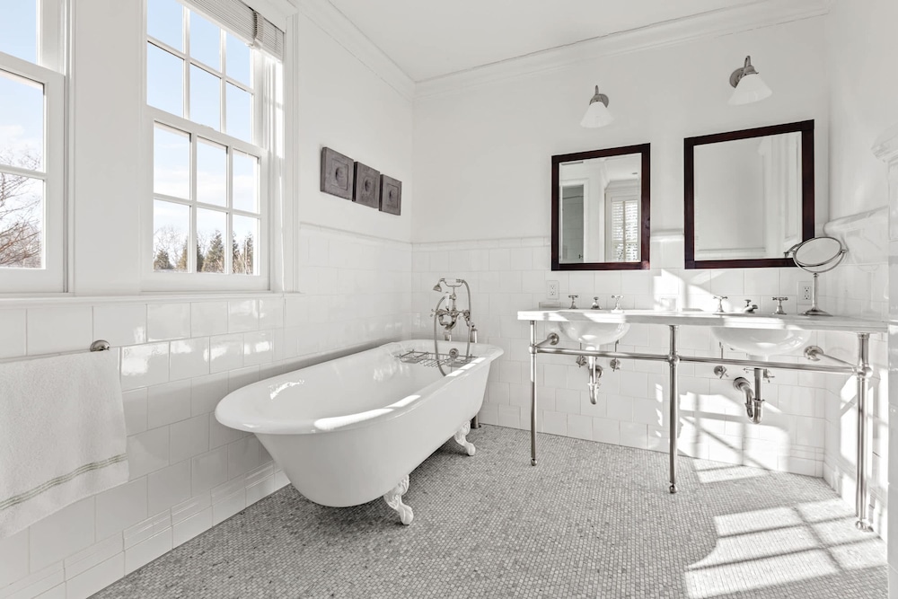 Oceanstone by Rove Estate w Pool Beach Access