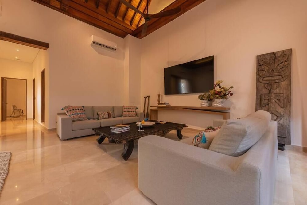 Casa Luxor by SOHO