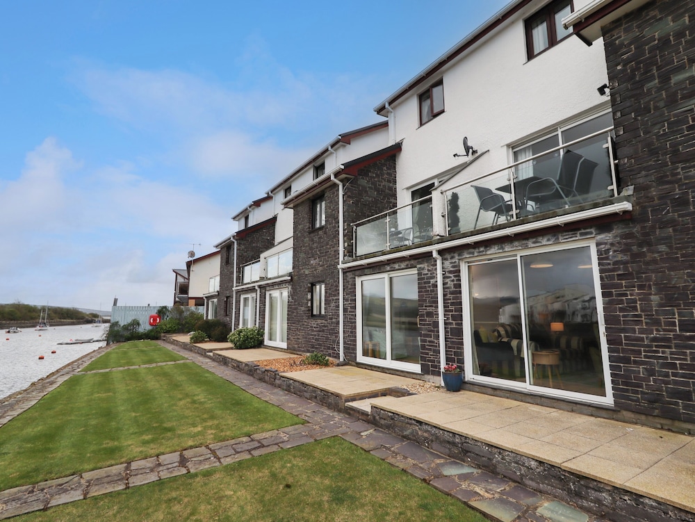 9 Oakley Wharf