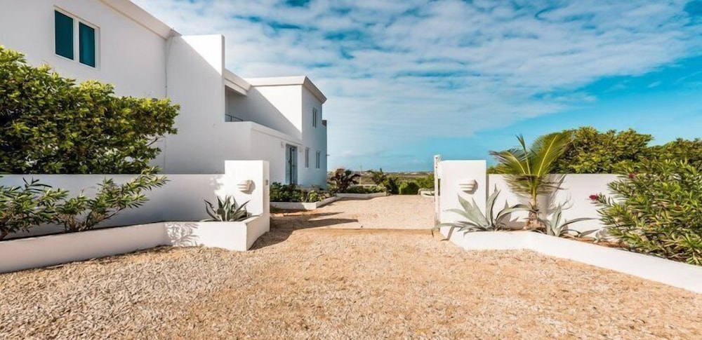 Villa Tequila Sunrise - Image 1