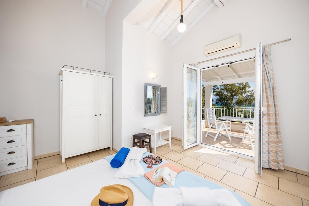Ormos Beach House in Apraos