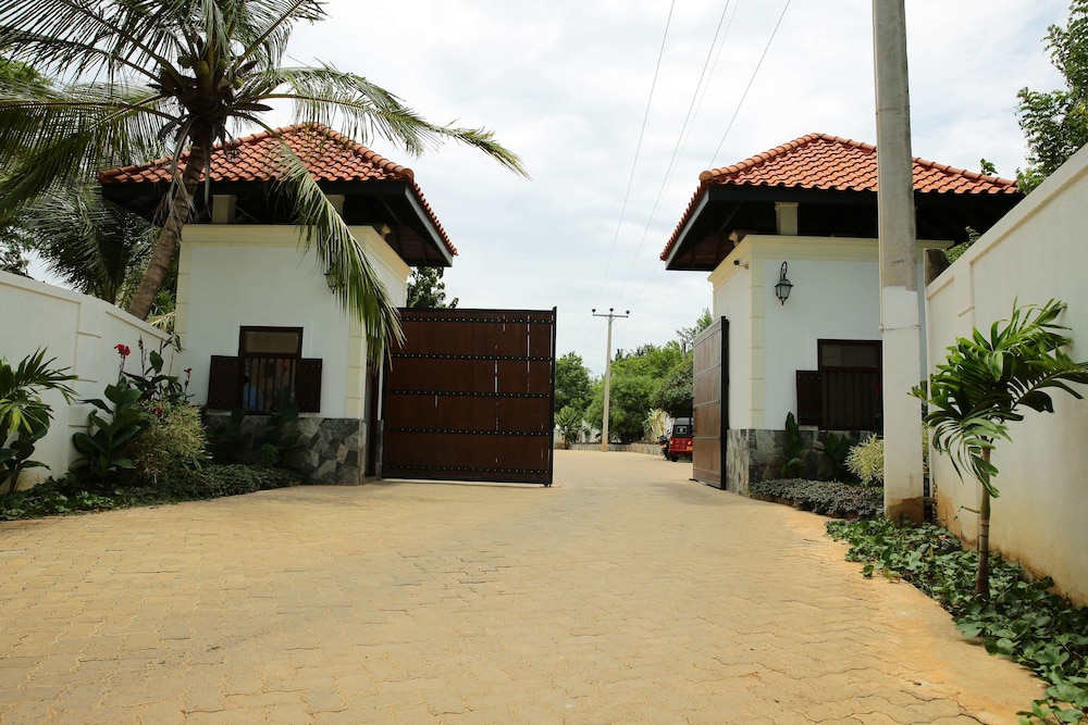 Lagoon Paradise Beach Resort
