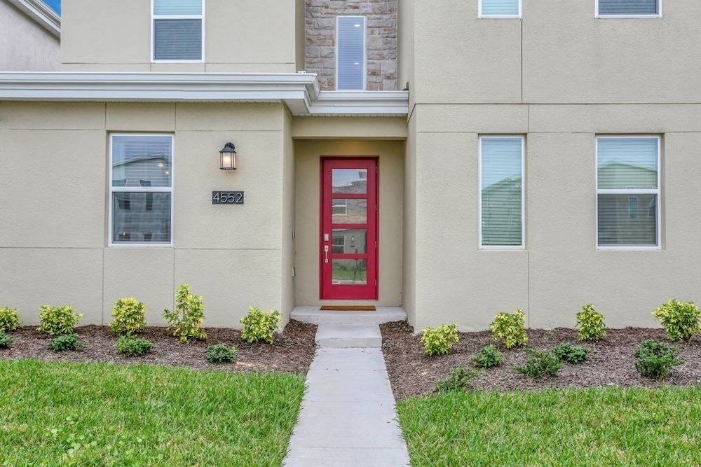 4552target 9 Bedroom Home
