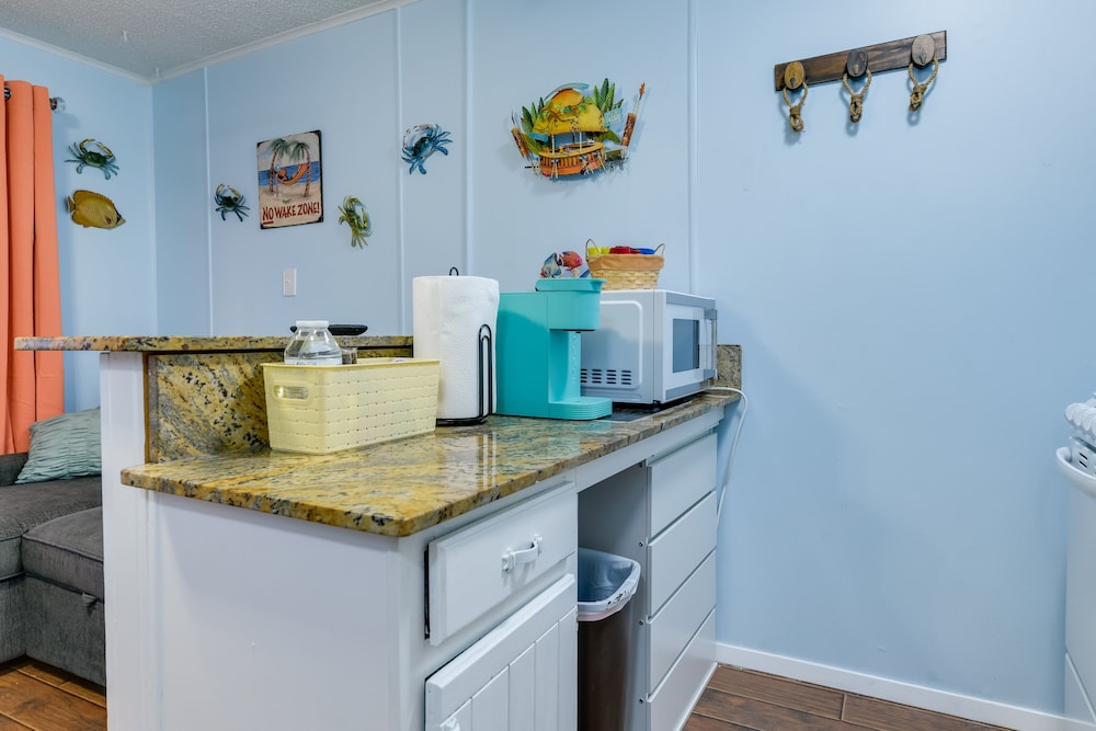 Corpus Christi Condo w/ Balcony & Beach Views! view 3