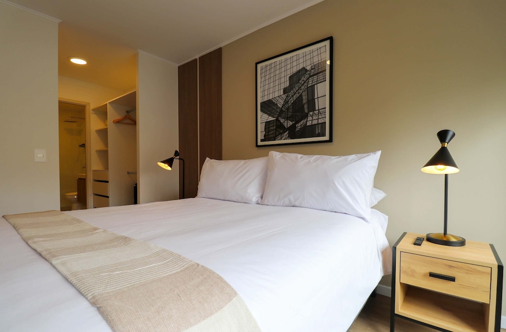 w Prestigious 2BR w Balcony Near Larcomar