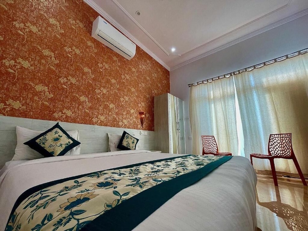 Lacurcuma Luxury Homestay Khajuraho