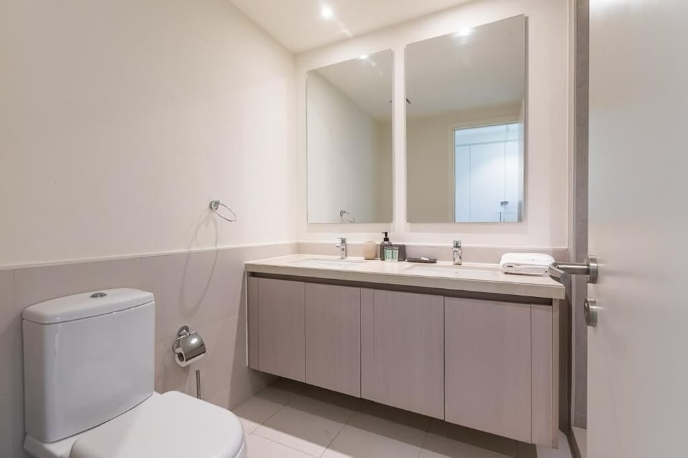 Phaedrus Living Urbana Serenity Escape