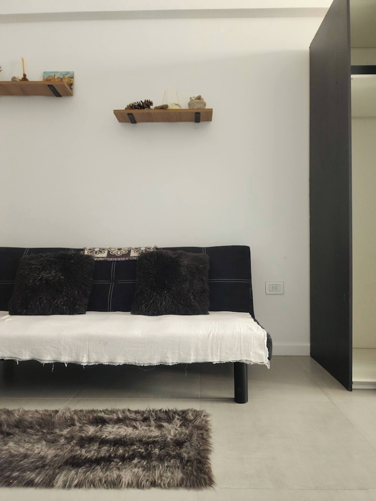 Alberti 360 Charming City Center Apartment With Shared Pool