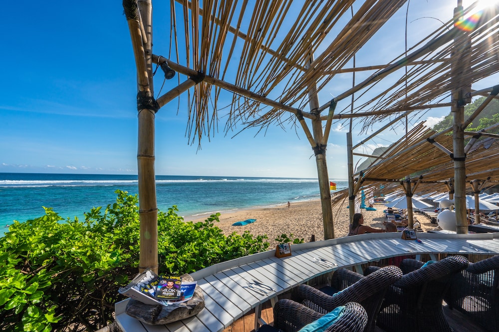 Cliffront Tropical Villa Cantik