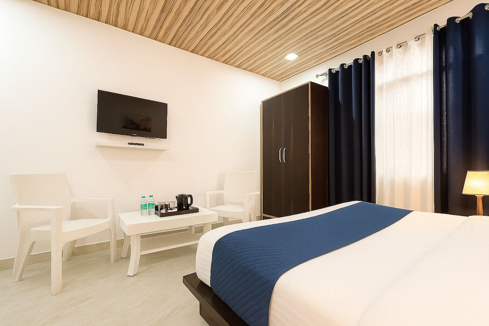 Hotel Shiva Lake - Near Mussoorie Lake