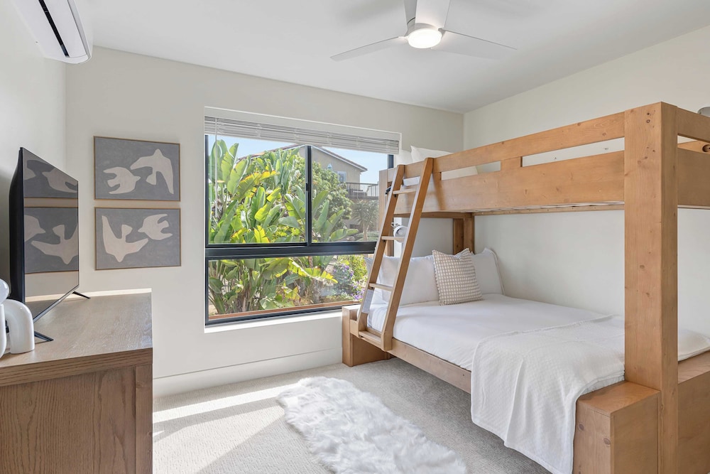 Point View Luxe by Avantstay 5BR Coastal Stay w/ En-suites & Kitchen