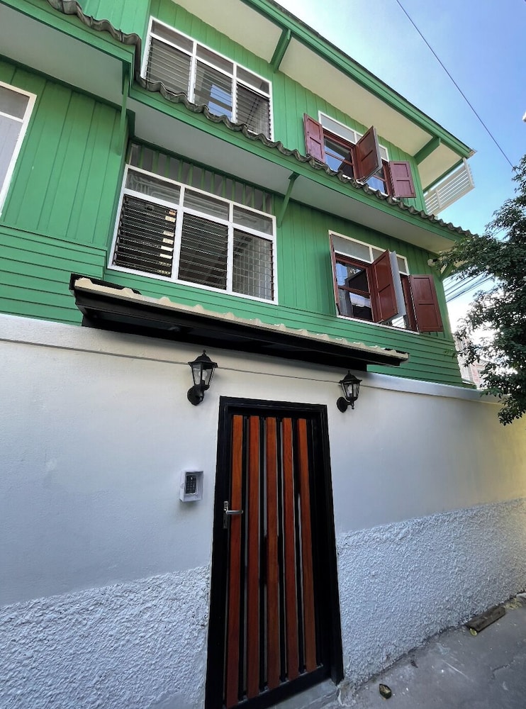 Green Cabin Hostel