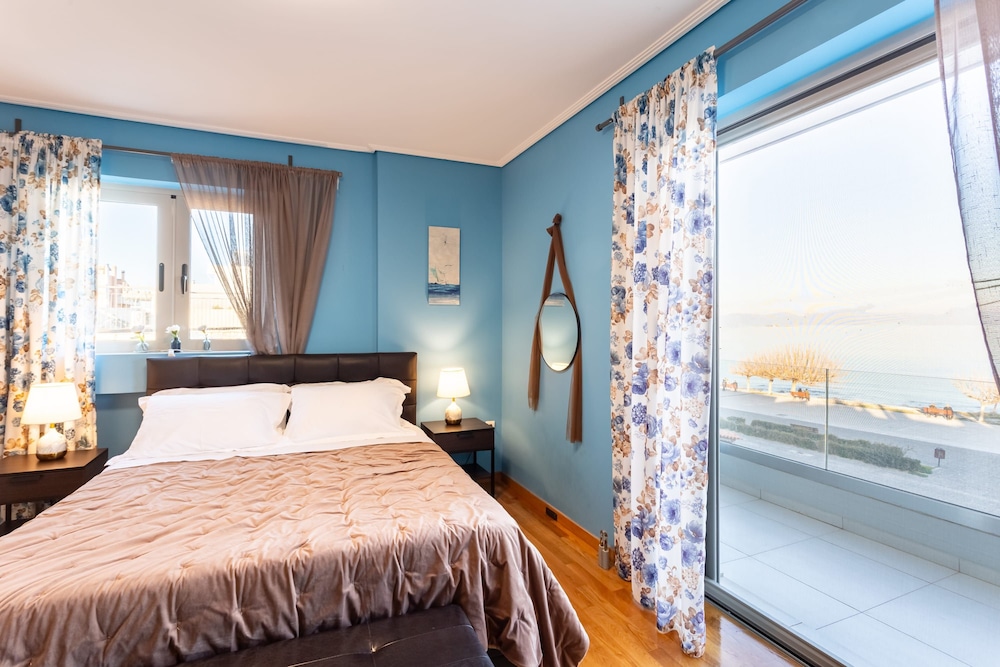 Beachfront Artemida Retreat - Peony Seabreeze Gem