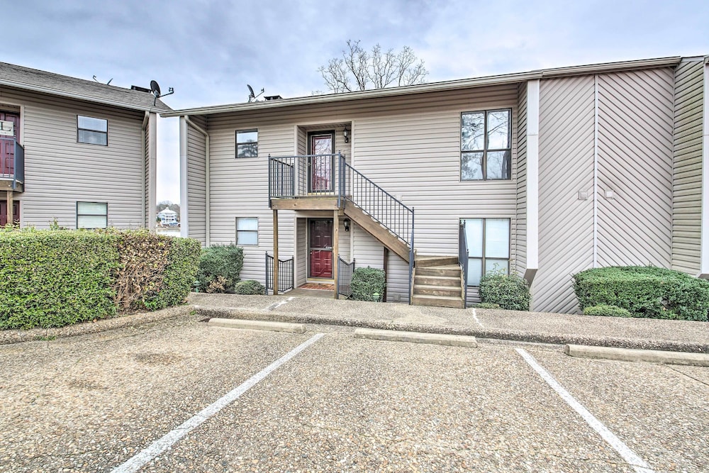Boat Slip: Lake Hamilton Condo in Hot Springs! view 5