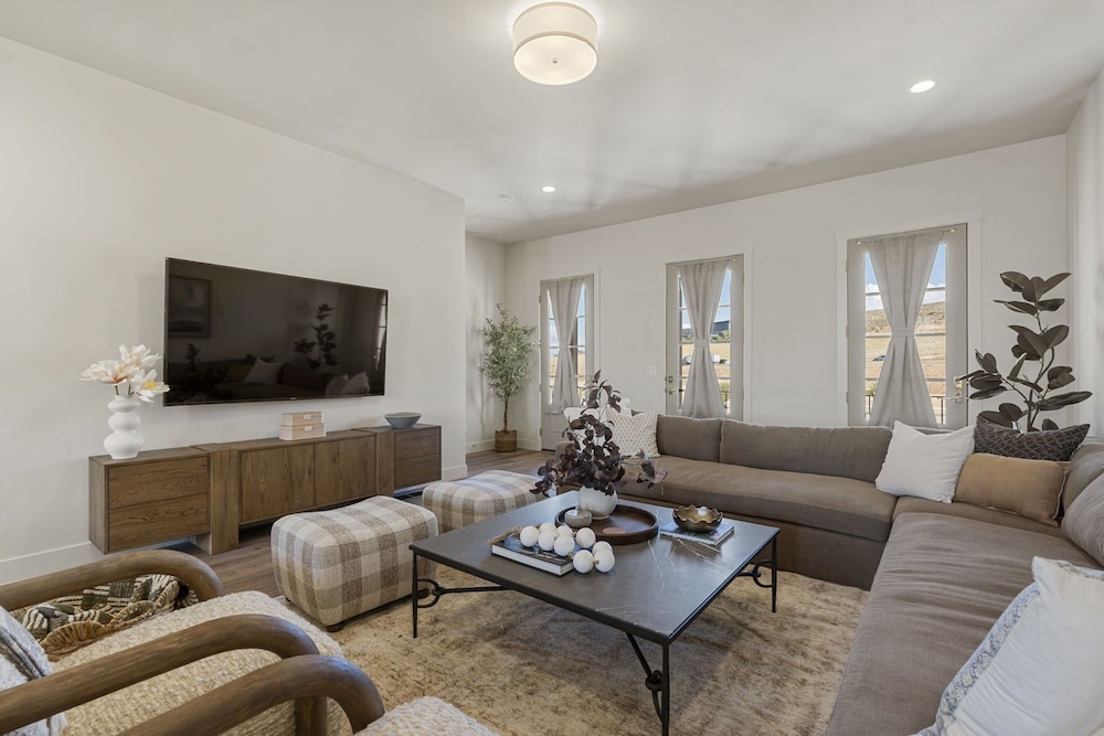 Chateau Bleu 4 Bedroom Townhouse