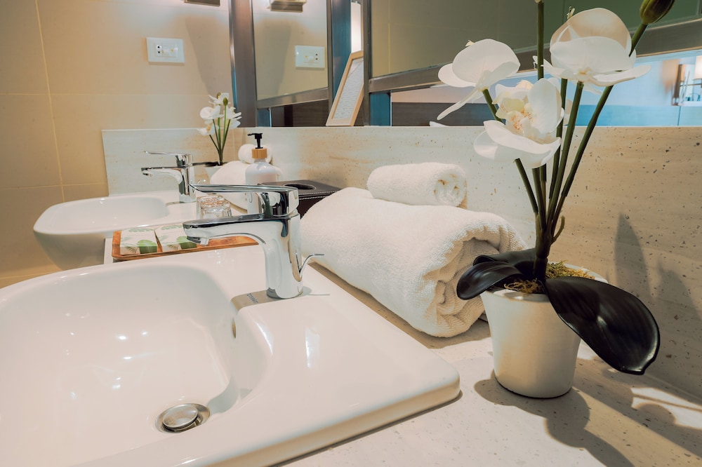 Hotel Residences at Acqua
