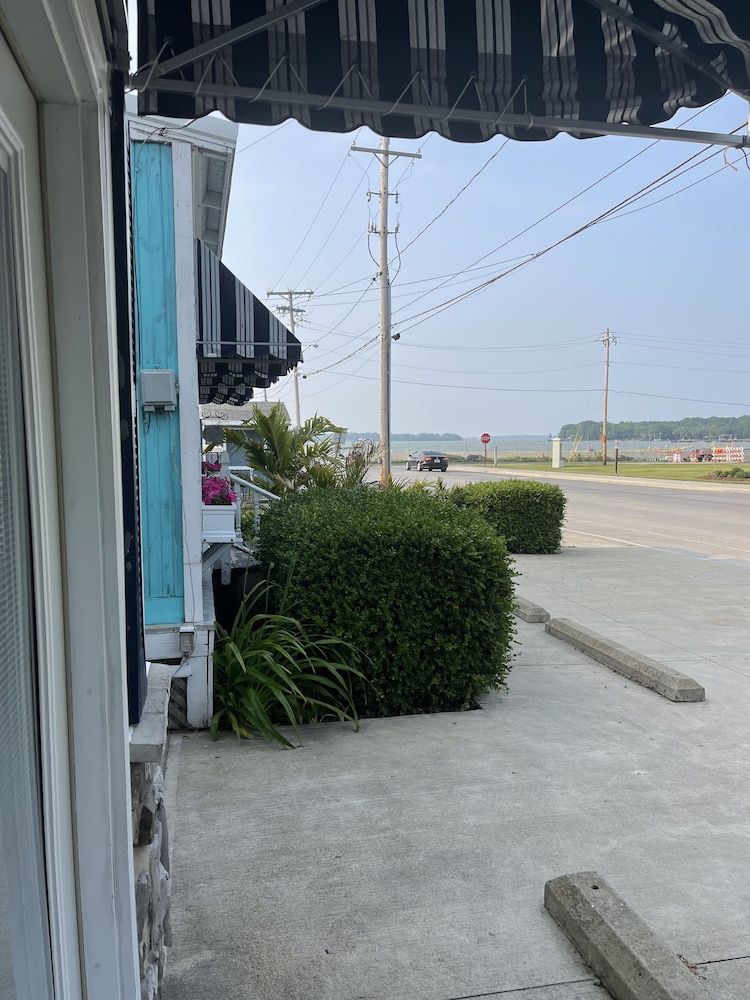 Harbour Square Suites
