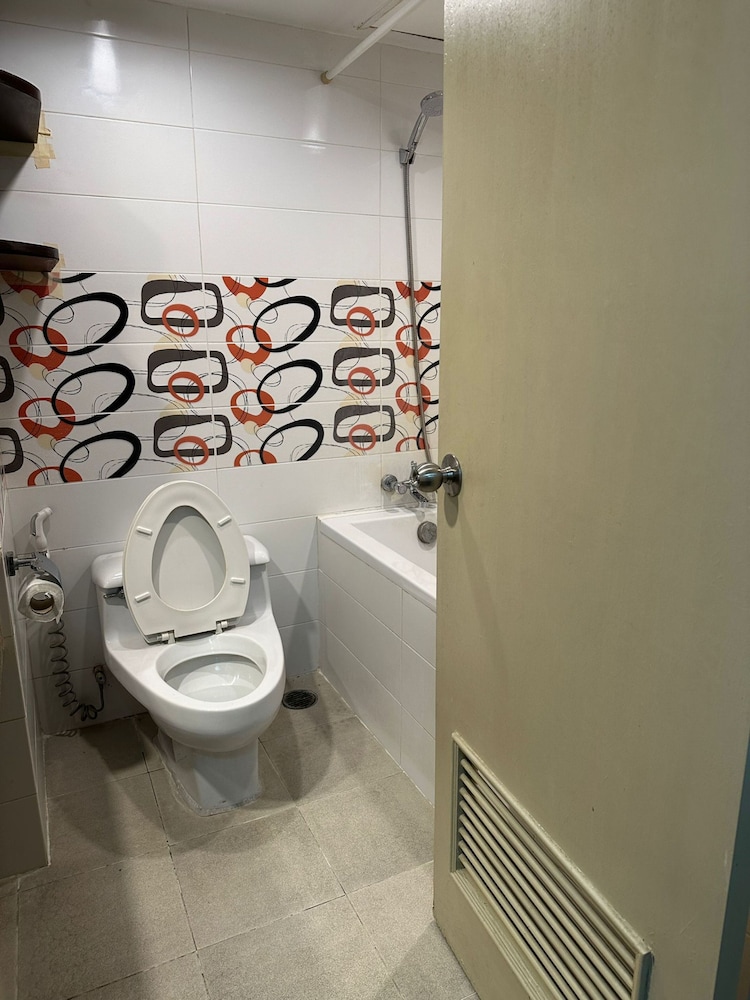 Omni Tower Sukhumvit Nana - Direct