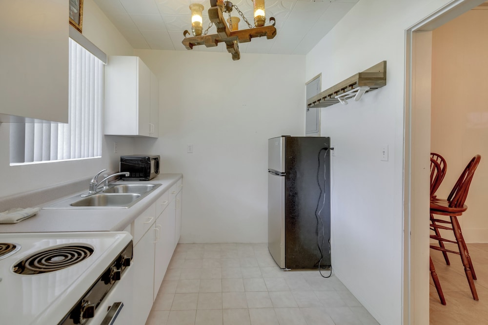 Private 3-acre Retreat w/ Game Room in Bunnell!