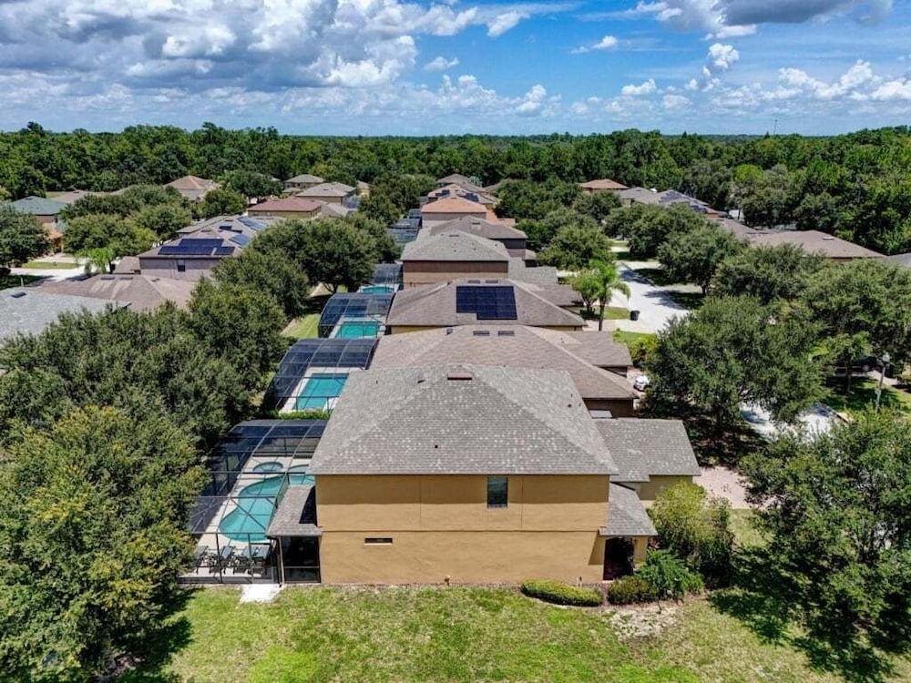 Spacious 6br Villa W/ Private Pool near Disney 6 Bedroom Villa