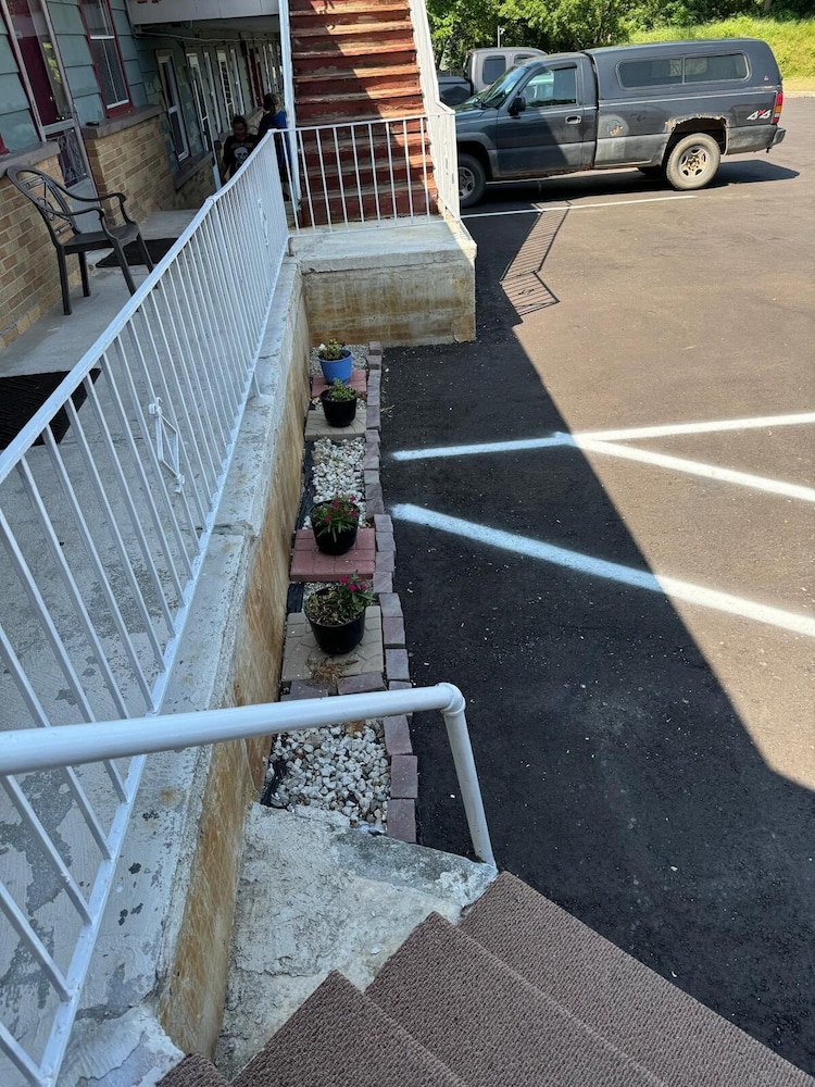 Cadillac Vacations - Economy inn - Property Image 1