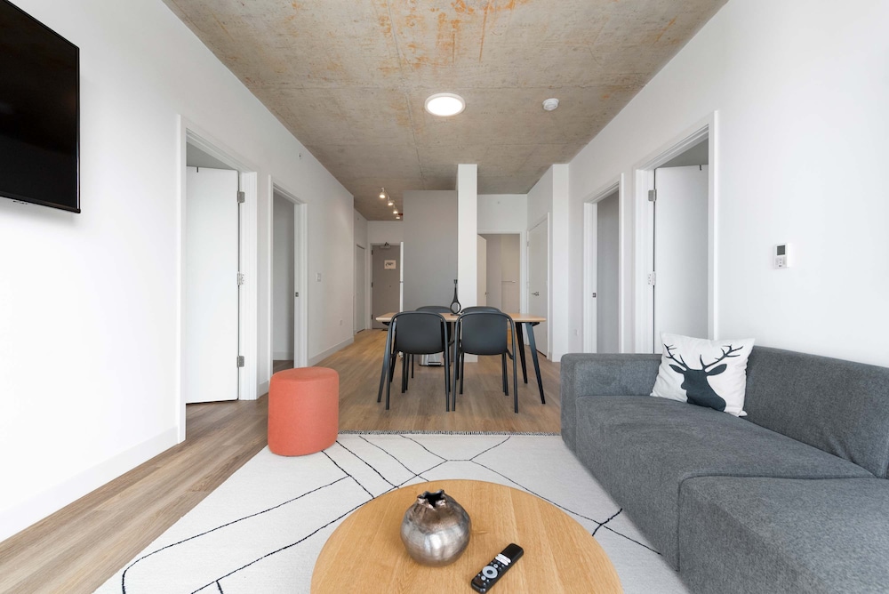 Concert Stay New 4BR Apt by Salt Shed