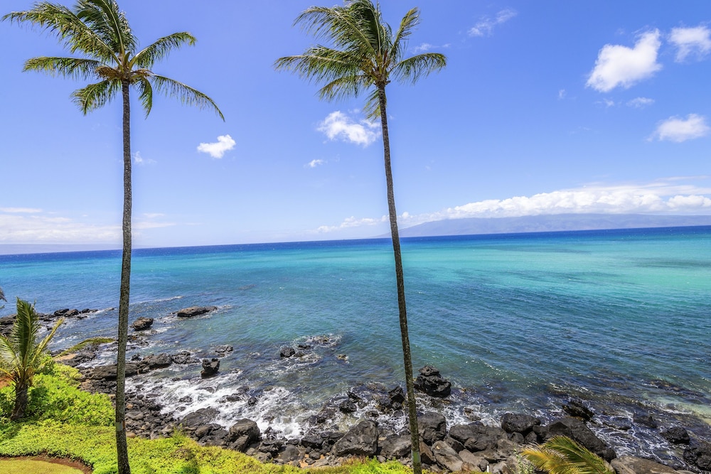 Noelani 304 3bdrm 2.5 Bath 3 Bedroom Condo by RedAwning view 2