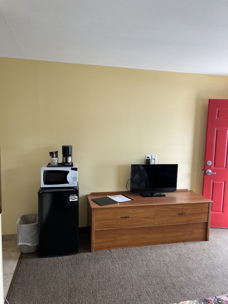 All Star Inn & Suites