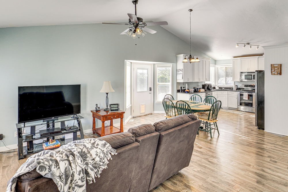 Family Home w/ Fenced Yard Between Provo & Slc!
