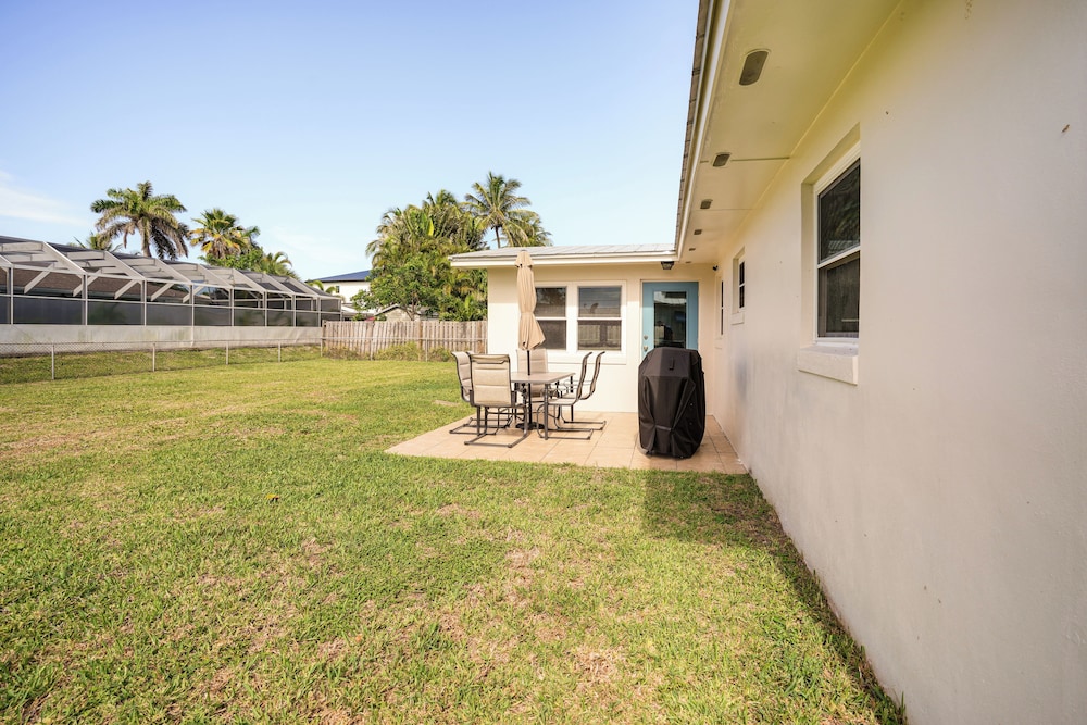 Walk to Jetty Park: Harbor District Home!