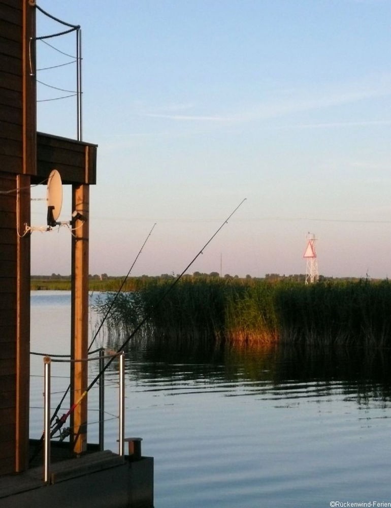 Hausboot in Kroeslin am Bodden
