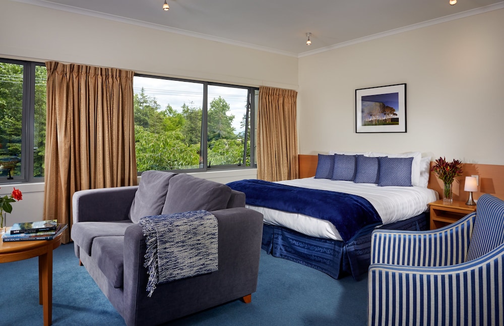 Saxton Lodge